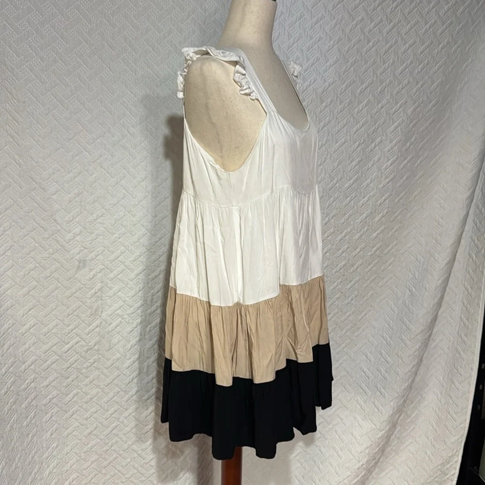 Dress Large Pit To Pit 20” Collar to Hem 26” Shoulder to Hem 32” - Picture 2 of 4